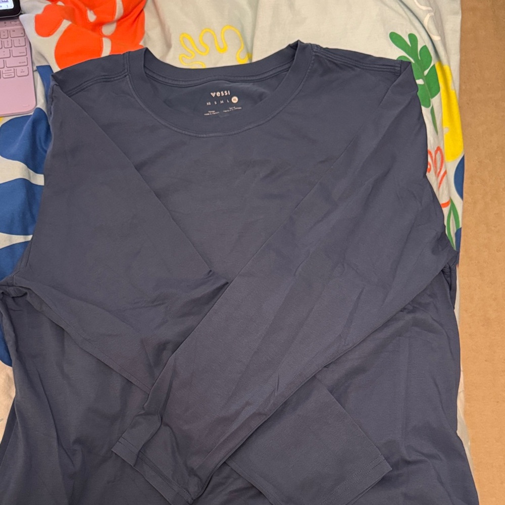 Vessi navy blue longsleeve